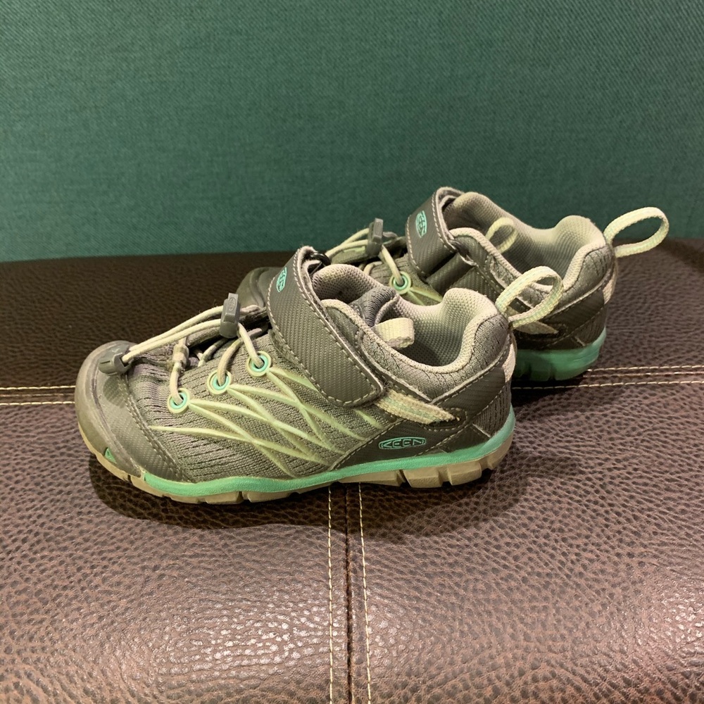 KEEN sneaker/hikers. GUC. Size 9. - Picture 2 of 5